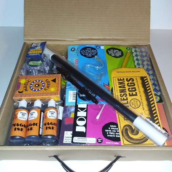 Deluxe Magic & Jokes Set - Picture 4 of 16